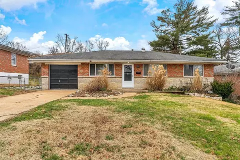 8786 Darnell Pl, Saint Louis, MO 63136