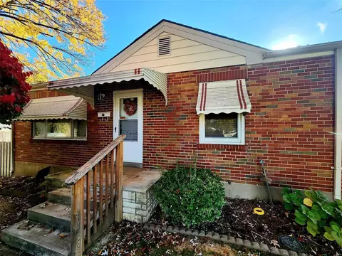 3400 Saint Martin Ln, Saint Ann, MO 63074