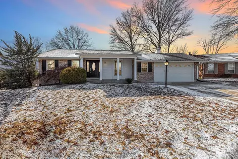 336 Saddle Back Dr, Saint Louis, MO 63129