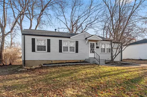 1207 Odessa Dr, Saint Louis, MO 63137 photo 2