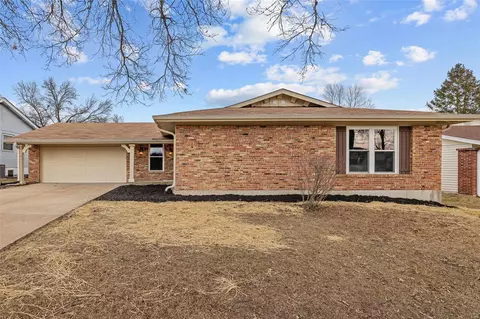 721 Huntsmoor Ct, Ballwin, MO 63011