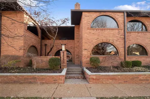 176 N Brentwood Blvd, Clayton, MO 63105