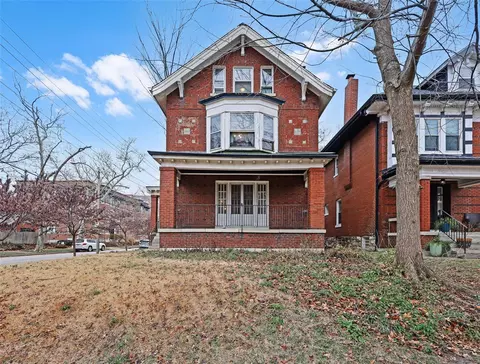 6063 Westminster Pl, Saint Louis, MO 63112