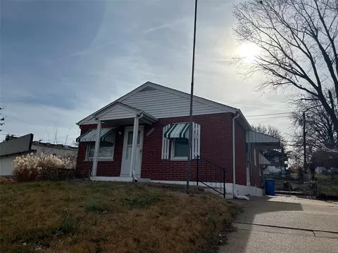 8912 Stansberry Ave, Saint Louis, MO 63134