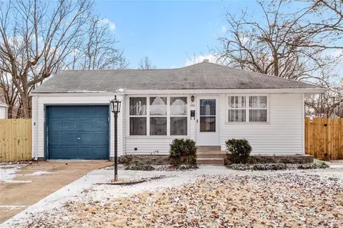 100 Saint Regis Ln, Florissant, MO 63031