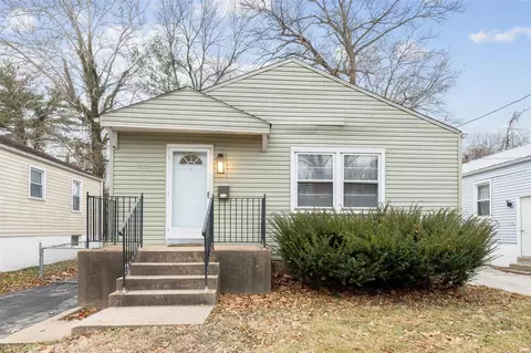 613 Pemberton Pl, Saint Louis, MO 63135