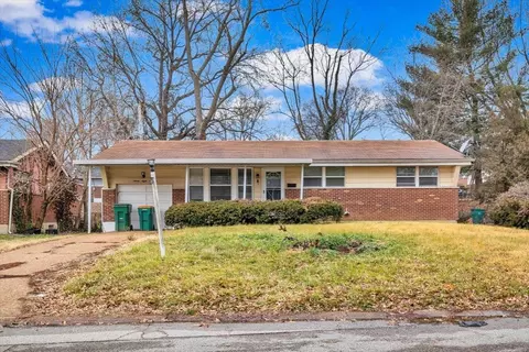 9819 Portage Dr, Saint Louis, MO 63136