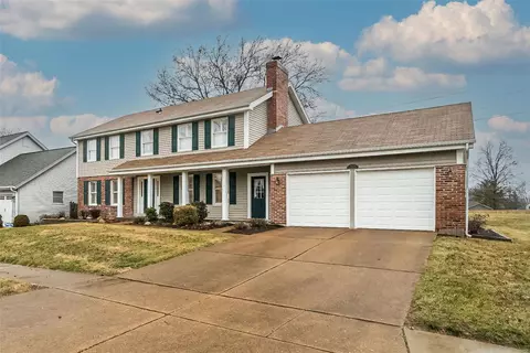 15709 Meadowbrook Way Dr, Chesterfield, MO 63017