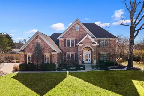 11720 Middleview Dr, Des Peres, MO 63131