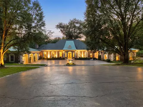 14 Overhills Dr, Ladue, MO 63124