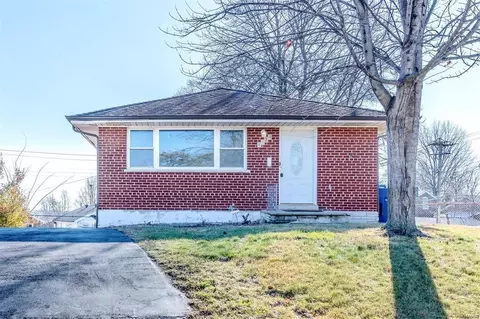 4724 Collins Ct, Saint Louis, MO 63116