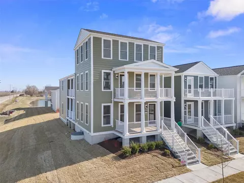 6148 New Town Dr, Saint Charles, MO 63301
