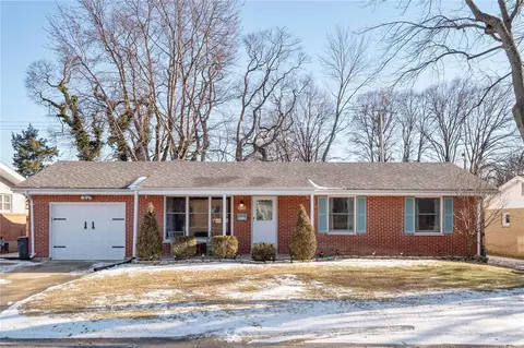 308 Elmwood Dr, Saint Charles, MO 63301