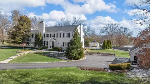 1 Fox Run Ln, Frontenac, MO 63131 photo 2