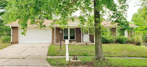 2367 Rockymont Dr, Saint Louis, MO 63136