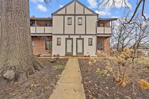 331 Barrington Sq #F, Saint Louis, MO 63122