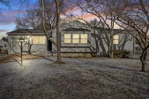 9221 Arrow Dr, Saint Louis, MO 63123