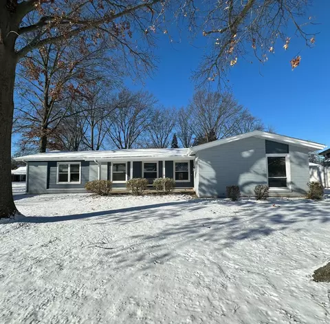 9557 Carnival Dr, Saint Louis, MO 63126