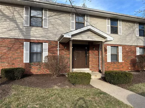 2040 New Sun Dr, Florissant, MO 63031