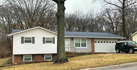 1137 Monza Dr, St Peters, MO 63303