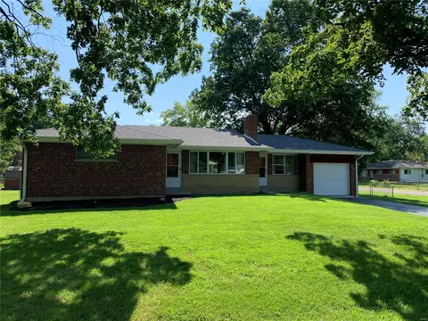 12090 Madrid Ave, Saint Louis, MO 63138