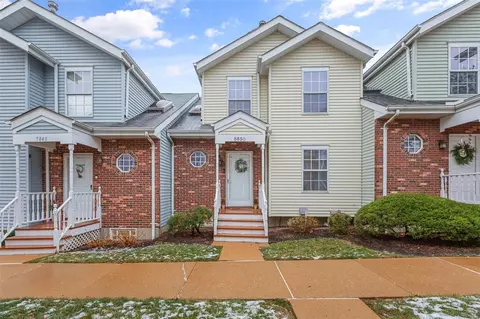 5850 Prince George Ct, Saint Louis, MO 63139