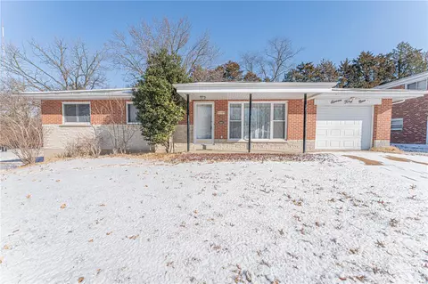1149 Mary Candace Ln, Saint Louis, MO 63125