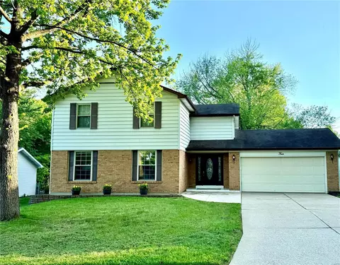 4 Wells Fargo Ct, Saint Peters, MO 63376