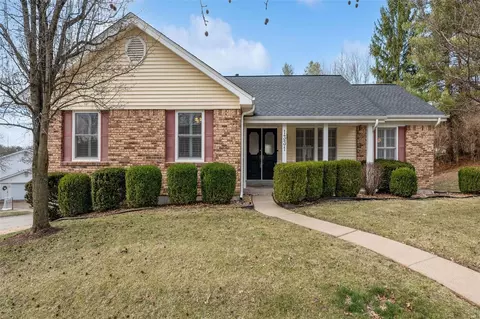 1331 Parkview Valley Dr, Ballwin, MO 63011