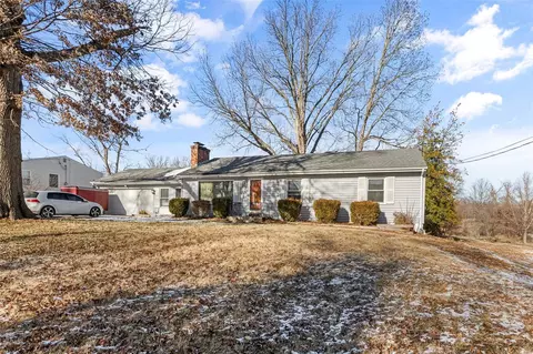 881 Prigge Rd, Saint Louis, MO 63138