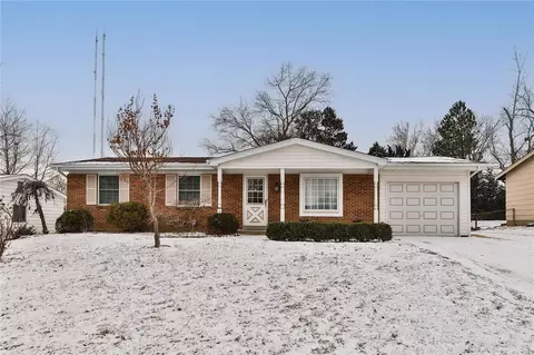 9548 Fantasy Ln, Saint Louis, MO 63126
