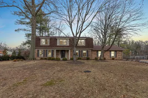 12601 Royal Manor Dr, Creve Coeur, MO 63141