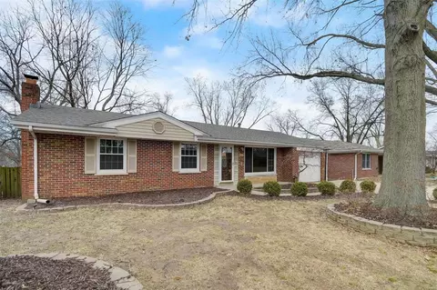 1555 Saint Loretto Dr, Florissant, MO 63033