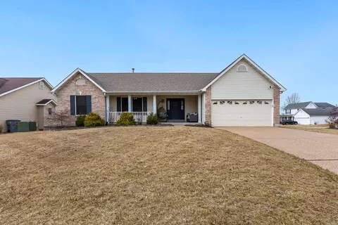 Exterior - 2201 Quaint Cottage Dr, O'fallon, MO 63368 photo 8 of 8