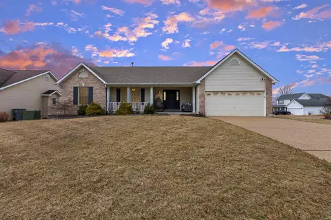 2201 Quaint Cottage Dr, O'fallon, MO 63368