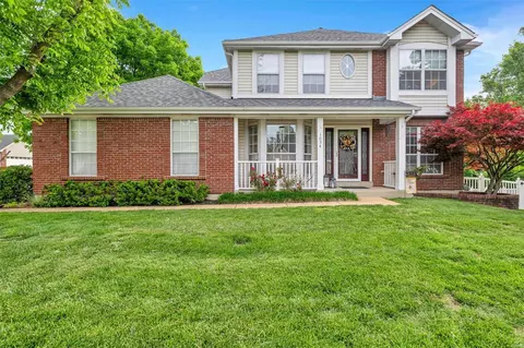 1054 Big Bend Station Dr, Manchester, MO 63088