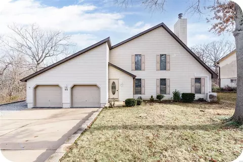 65 Oakwood Ln, Saint Louis, MO 63129