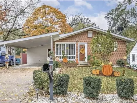 32 Young Dr, Saint Louis, MO 63135