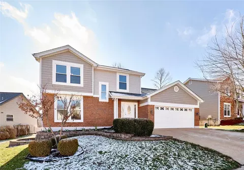 978 Oakwood Farms Ln, Ballwin, MO 63021