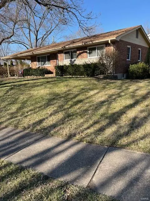 9329 Lodge Pole Ln, Saint Louis, MO 63126