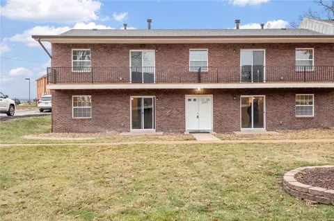 6905 Colonial Woods Dr #2, Saint Louis, MO 63129
