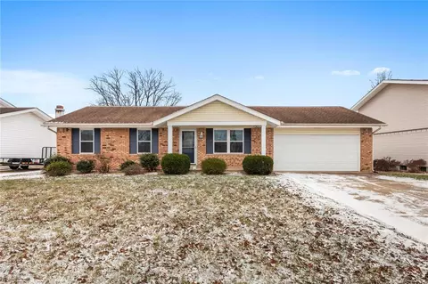 3924 Summer Forest Dr, Saint Charles, MO 63304