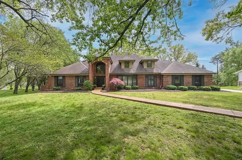 11 Clerbrook Ln, Saint Louis, MO 63124