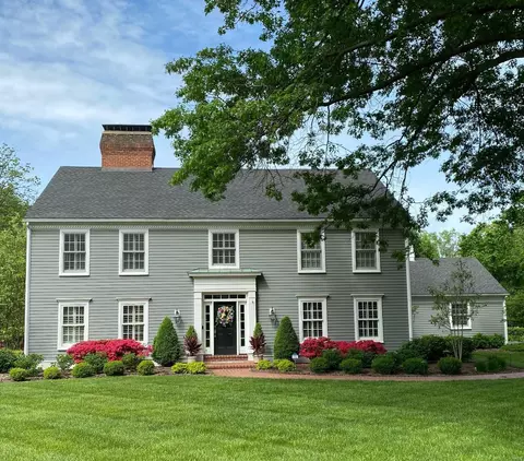 12766 Spruce Pond Dr, Saint Louis, MO 63131