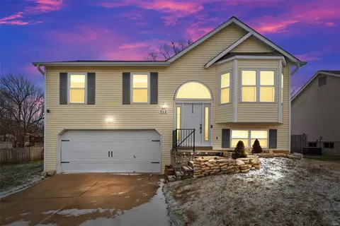 908 Sunset Farms Dr, Saint Charles, MO 63304