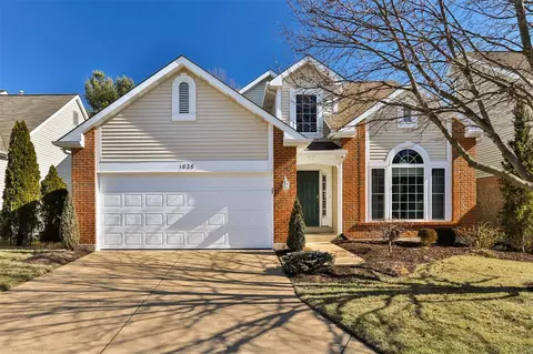 1026 Cambridge Way Dr, Chesterfield, MO 63017
