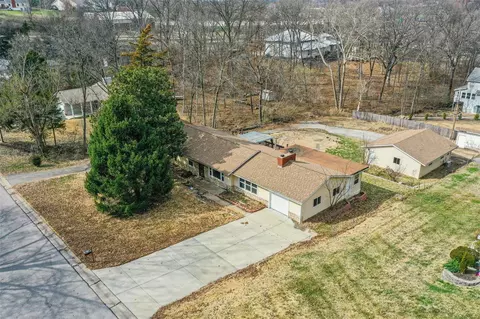 4 Mandalay Dr, Manchester, MO 63021 photo 2