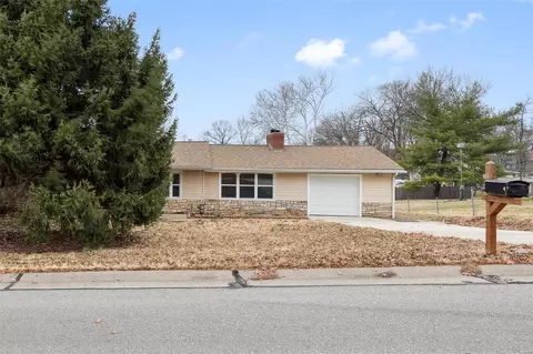 4 Mandalay Dr, Manchester, MO 63021