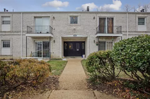 4366 Chateau De Ville Dr #B, Saint Louis, MO 63129