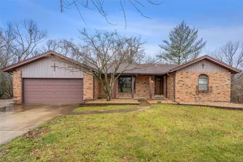 2108 Olde Winery Rd, Saint Louis, MO 63129